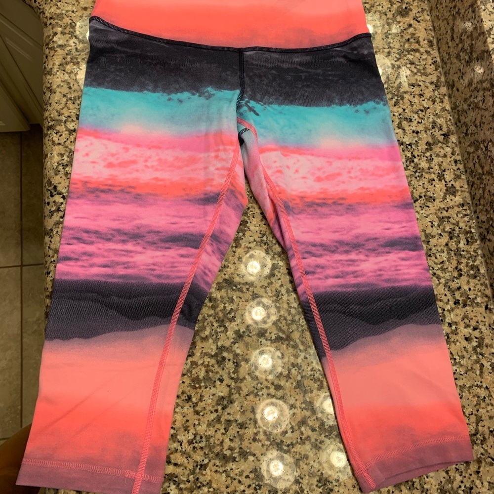 Lululemon Sz 6 Beachscape Wunder Under